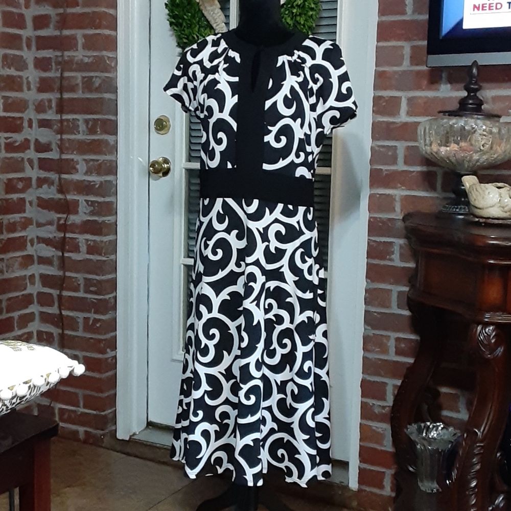 Karin Stevens black white print flutter sleeve dress Aline skirt stretch 12 EUC…